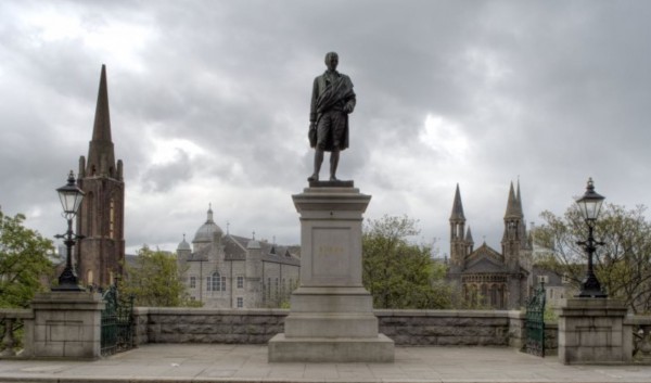 Robert-Burns-Statue-Aberdeen-Scotland.JP